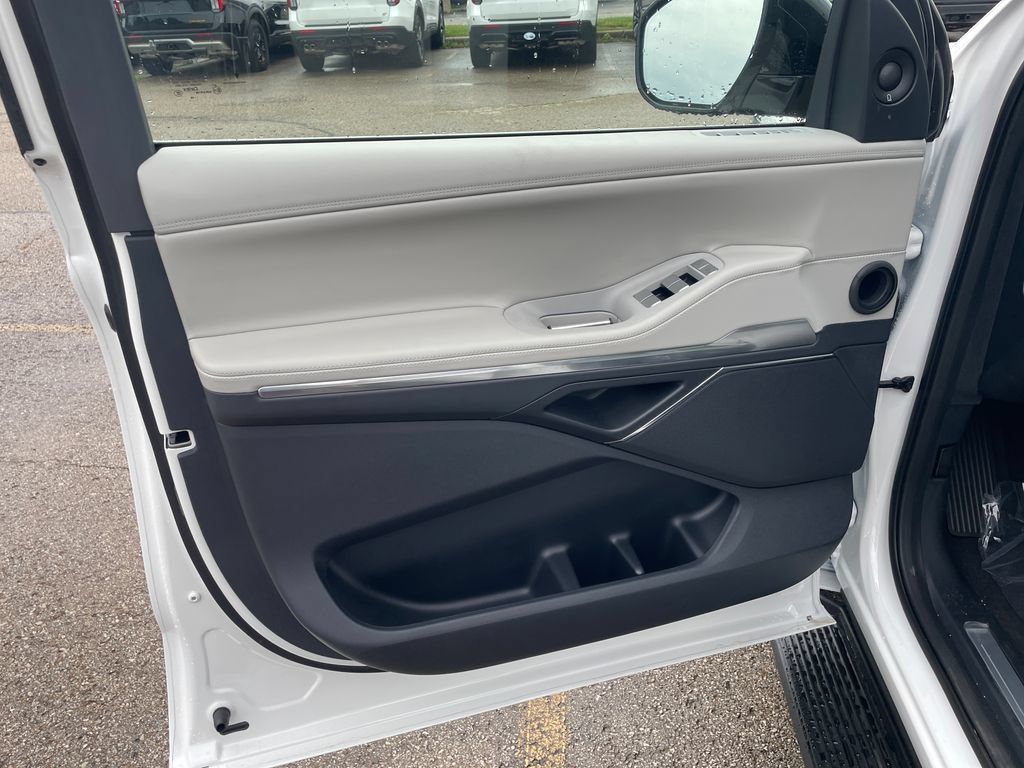 New 2026 Lincoln Navigator Premiere AWD/4WD image 9