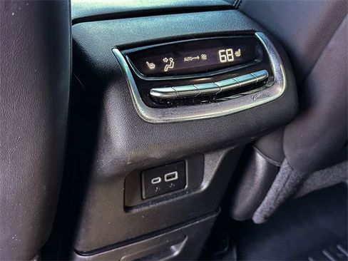 Used 2023 Cadillac XT6 Premium Luxury w/ Technology Package image 22