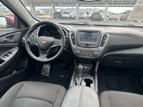 Used 2018 Chevrolet Malibu LT image 16