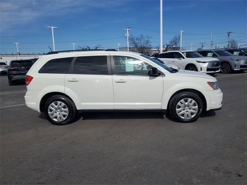 Used 2017 Dodge Journey SE image 8