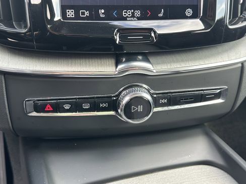 Certified 2025 Volvo XC60 B5 Plus image 54