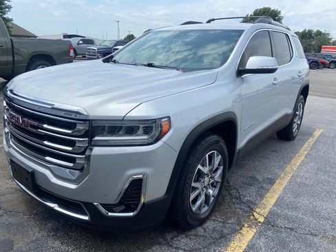 Used 2020 GMC Acadia SLT w/ Driver Alert Package II AWD/4WD image 3