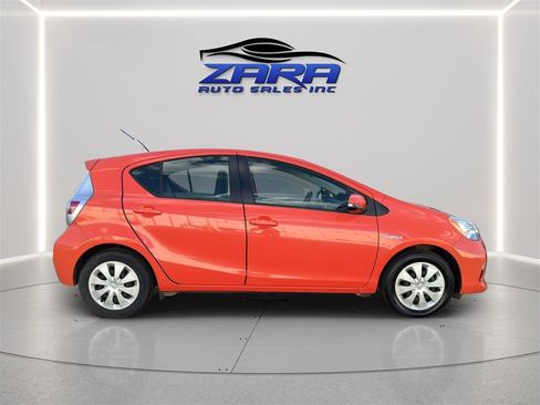 Used 2014 Toyota Prius C One image 8