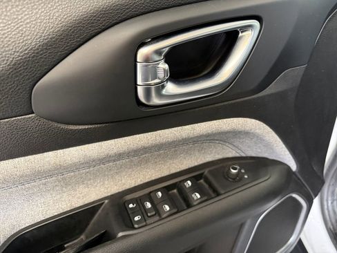 Certified 2022 Jeep Compass Latitude image 11