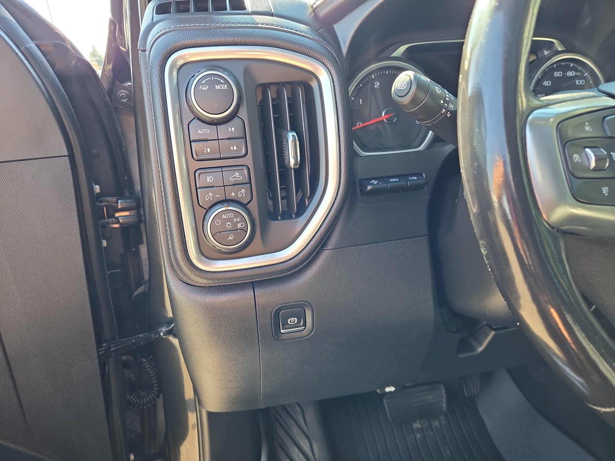 Used 2020 Chevrolet Silverado 2500 LTZ w/ LTZ Plus Package AWD/4WD image 21