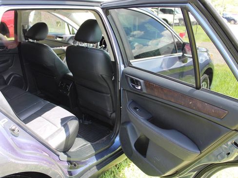 Used 2015 Subaru Outback 2.5i Limited image 38