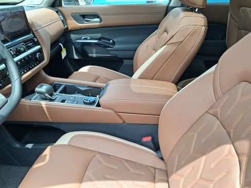 New 2026 Nissan Pathfinder Platinum AWD/4WD image 12