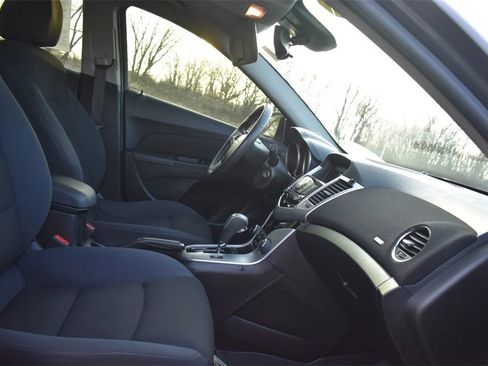 Used 2016 Chevrolet Cruze LT image 15