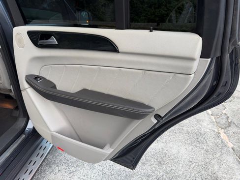 Used 2016 Mercedes-Benz GL 450 4MATIC image 27