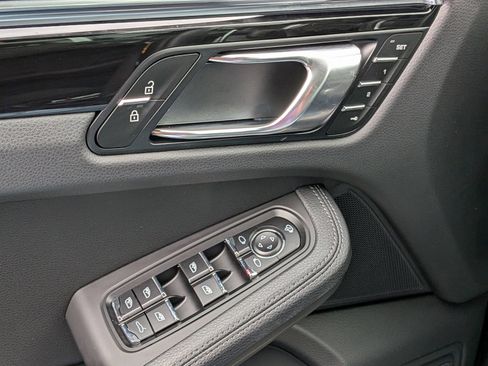 Used 2025 Porsche Macan image 15