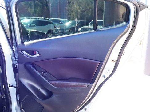 Used 2018 MAZDA MAZDA3 Touring image 25