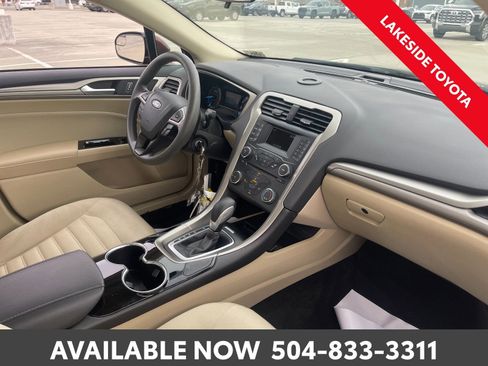 Used 2015 Ford Fusion SE image 16