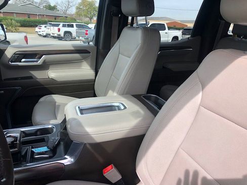 Used 2022 GMC Sierra 1500 SLT w/ SLT Premium Package image 11