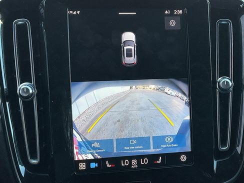 Used 2024 Volvo XC40 B5 Core image 29