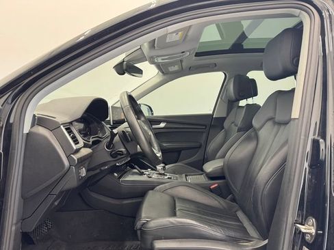 Used 2020 Audi Q5 e Premium Plus w/ Premium Plus Package AWD/4WD image 17