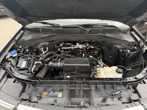 Used 2024 Ford Explorer XLT w/ Equipment Group 202A AWD/4WD image 34