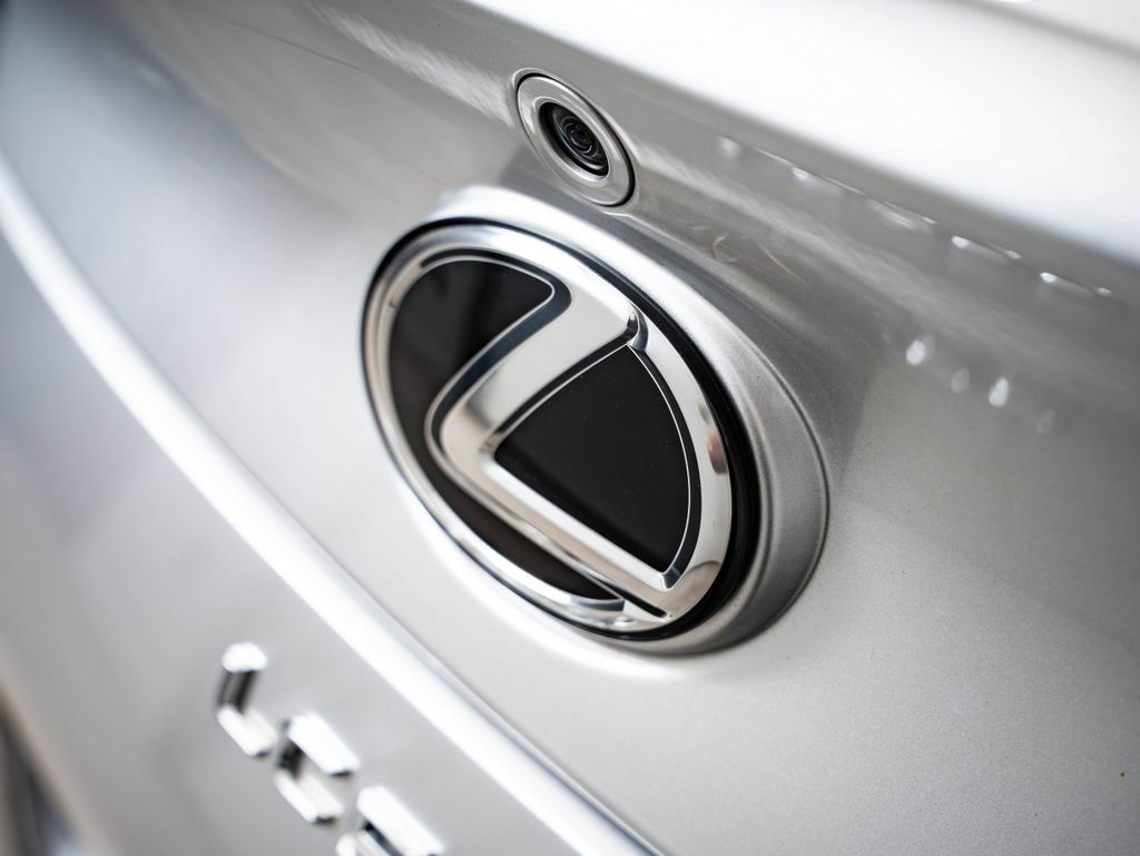 Used 2018 Lexus LC 500 Coupe w/ Touring Package RWD image 17