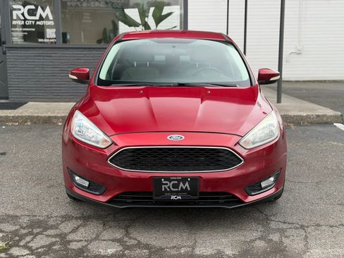 Used 2015 Ford Focus SE FWD image 2