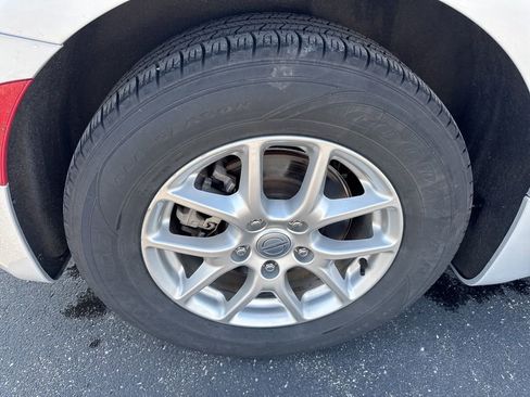 Used 2024 Chrysler Pacifica Touring-L FWD image 16