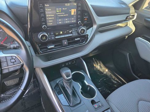 Used 2021 Toyota Highlander LE image 21