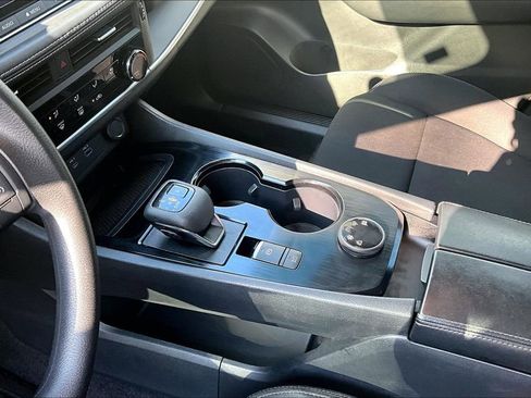 Used 2023 Nissan Rogue S image 16