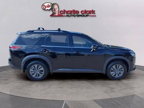 Certified 2024 Nissan Pathfinder SV FWD image 6