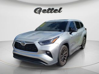Used 2024 Toyota Highlander XLE FWD video 2