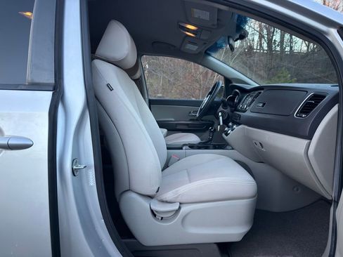 Used 2016 Kia Sedona LX w/ LX Convenience Package image 25