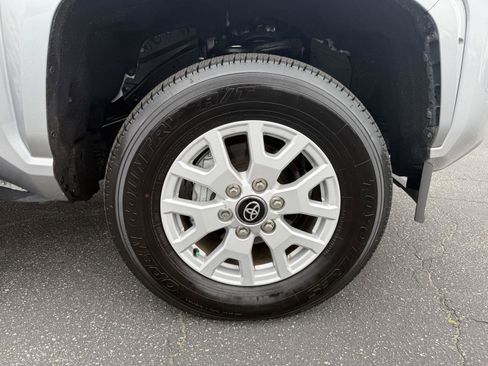 Used 2024 Toyota Tacoma SR5 AWD/4WD image 9