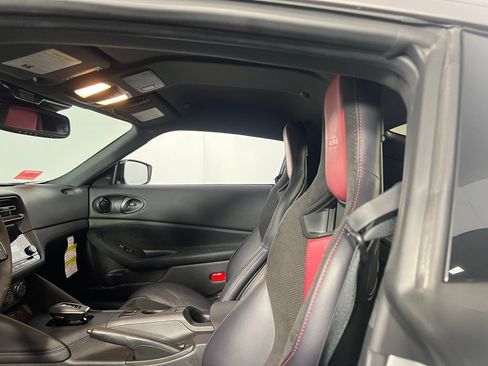 Used 2025 Nissan Z NISMO w/ Floor Mat Package RWD image 25