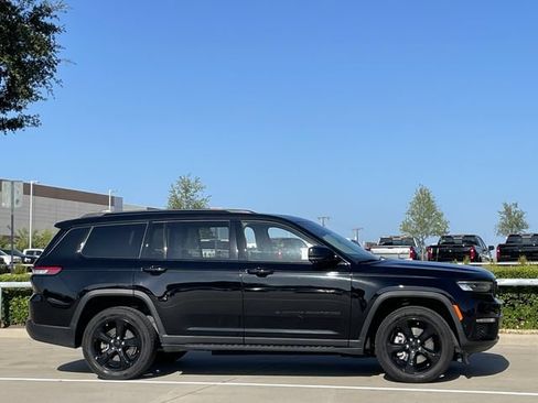 Used 2022 Jeep Grand Cherokee L Limited w/ Luxury Tech Group II RWD image 3