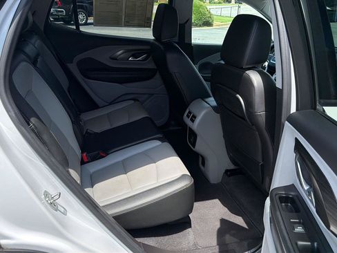 Certified 2024 GMC Terrain SLT FWD image 12