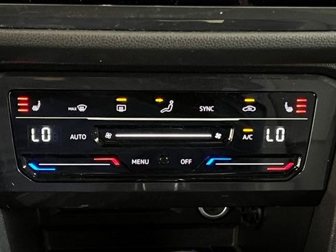 Used 2023 Volkswagen Tiguan SE R-Line image 31