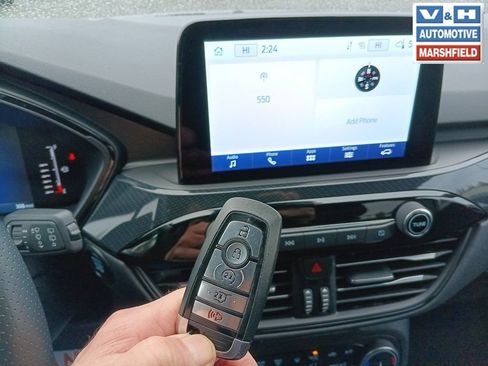 Used 2024 Ford Escape ST-Line AWD/4WD image 2