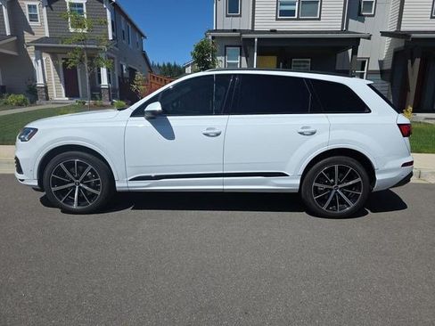 Used 2023 Audi Q7 3.0T Premium Plus w/ Premium Plus Package AWD/4WD image 3
