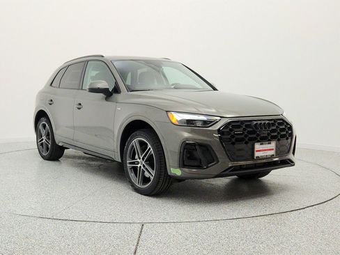 Used 2023 Audi Q5 e Premium Plus w/ Premium Plus Package AWD/4WD image 3