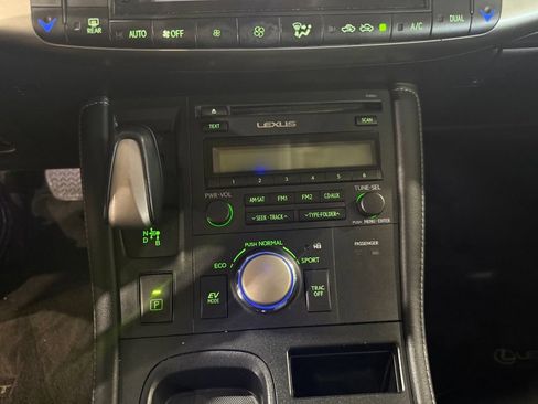 Used 2015 Lexus CT 200h FWD image 28