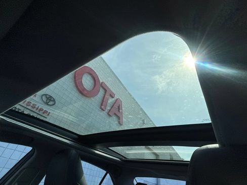 Used 2020 Toyota Camry XSE FWD image 18