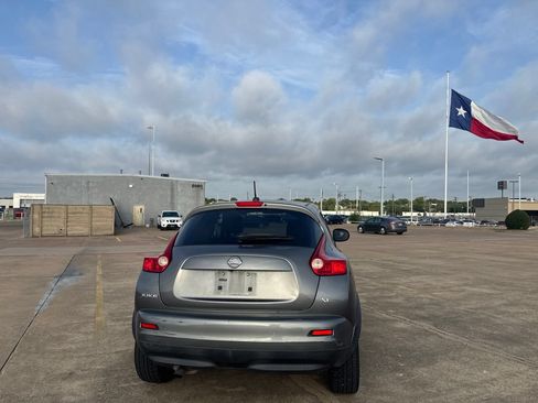 Used 2011 Nissan Juke SL FWD image 18