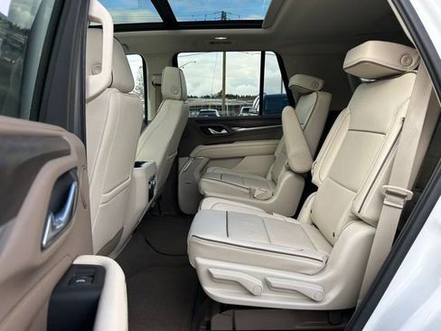 Used 2021 GMC Yukon Denali w/ Denali Premium Package image 22