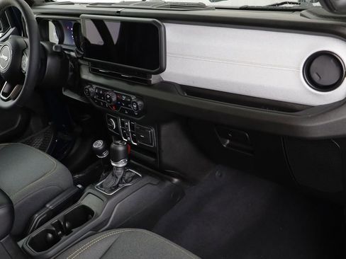 Used 2025 Jeep Wrangler Sport S image 19