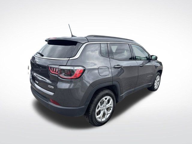 Used 2024 Jeep Compass Latitude AWD/4WD image 5