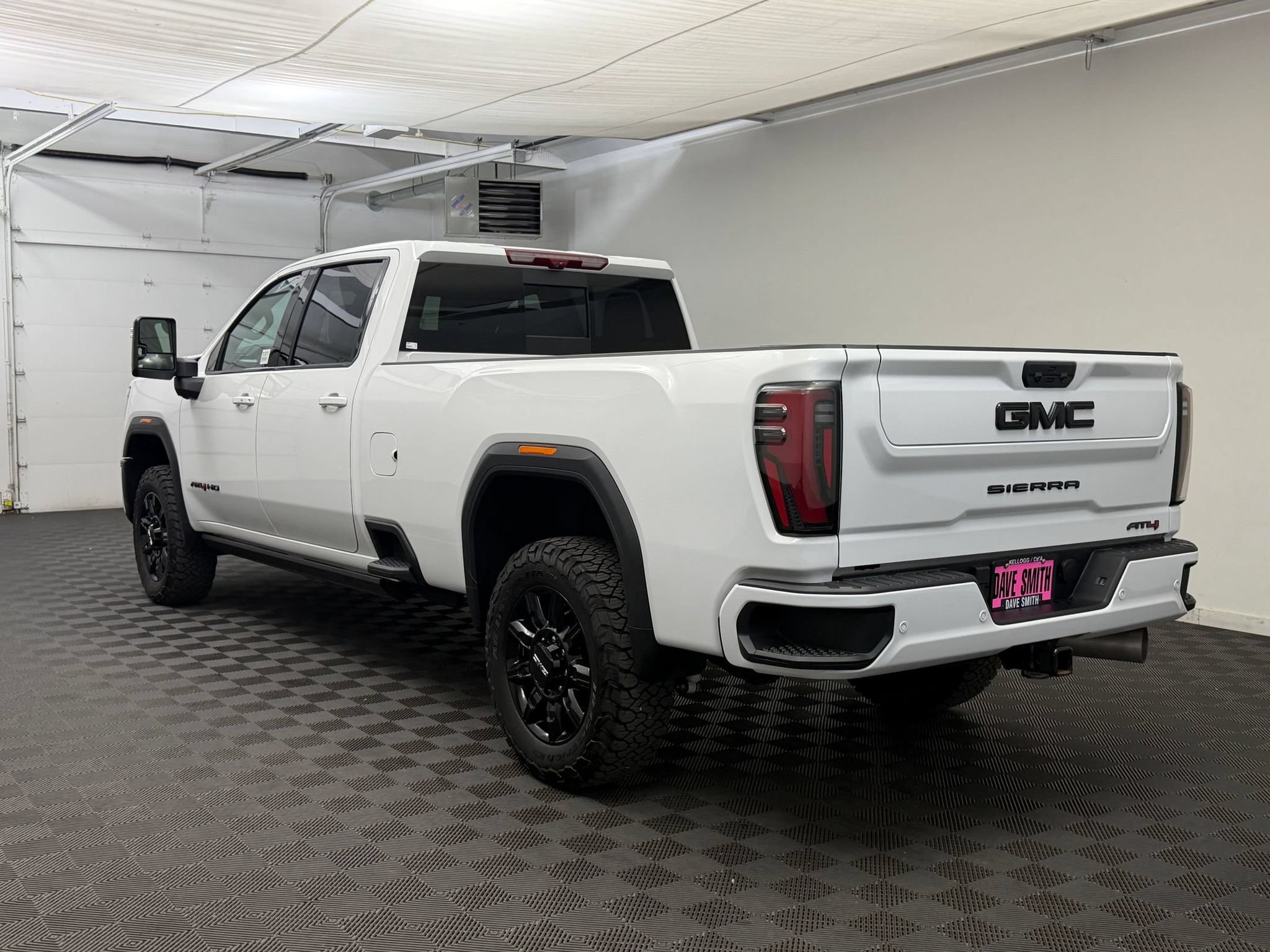 Used 2025 GMC Sierra 3500 AT4 w/ AT4 Premium Plus Package AWD/4WD image 3