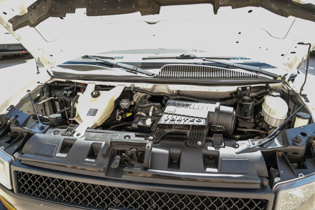 Used 2020 Chevrolet Express 3500 w/ Driver Convenience Package RWD image 33