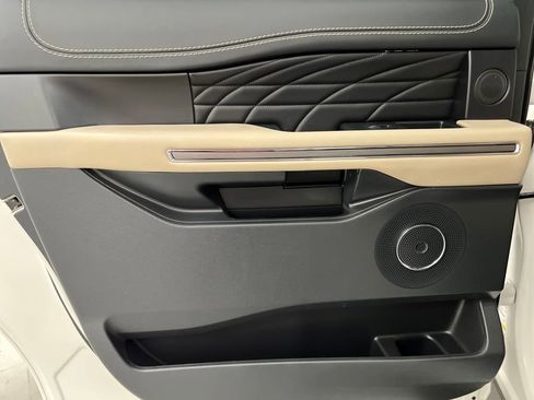 Used 2023 Ford Expedition Max Platinum image 16