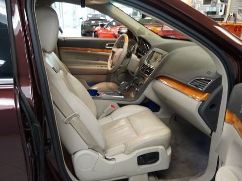Used 2010 Lincoln MKT 2WD image 25