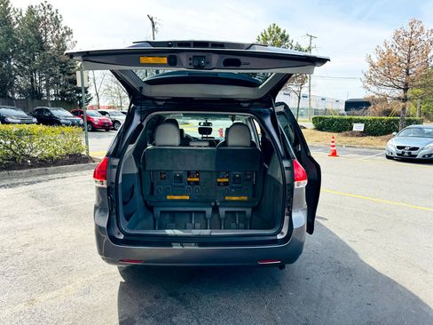 Used 2011 Toyota Sienna Limited image 36