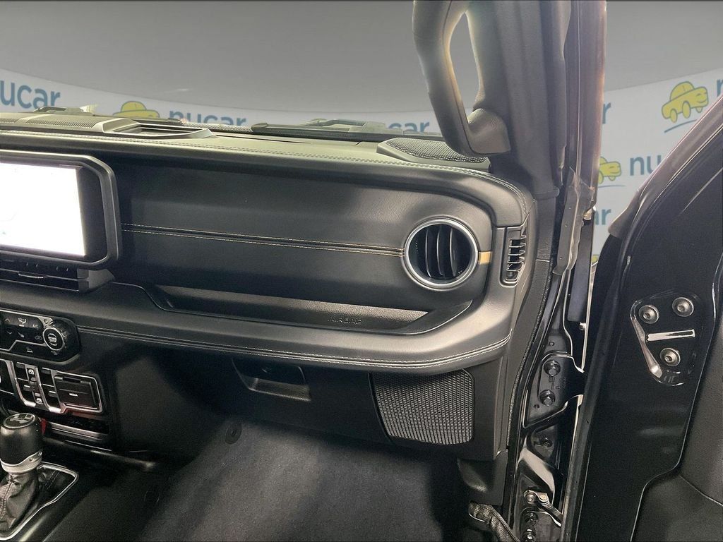 Used 2024 Jeep Wrangler Unlimited Sahara w/ Technology Group AWD/4WD image 13