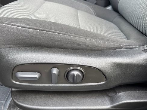 Used 2023 Chevrolet Traverse LT image 14