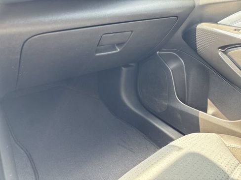 Used 2025 Chevrolet Trax LT w/ LT Convenience Package FWD image 41